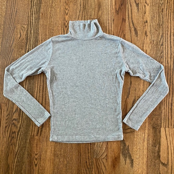 Brandy Melville Turtleneck - Picture 2 of 3